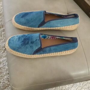 EMU Australia blue denim slip on espidrille with aquatic lining size 6 NWOT